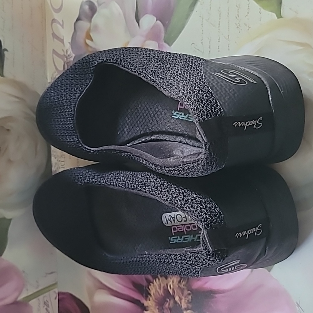 Black sketchers size 8.5